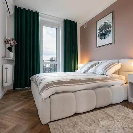 Ruby House Center Warsaw