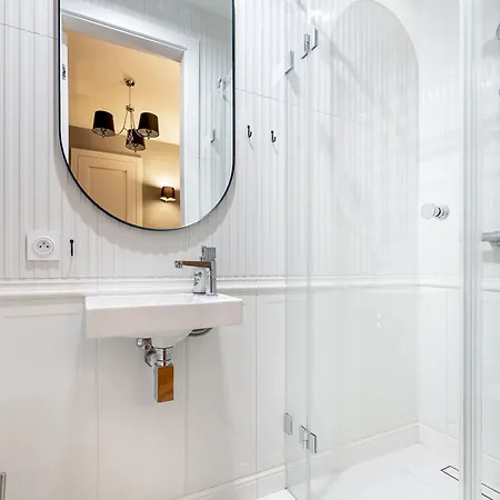 Ruby House Center Apartment *