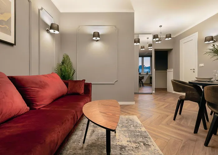 Ruby House Center * Warsaw